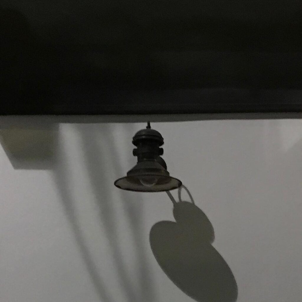 ランプと影