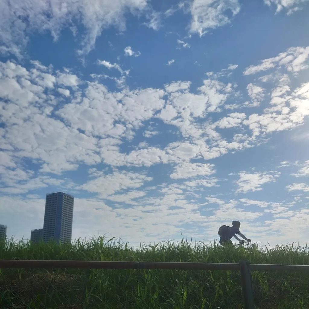 自転車と空