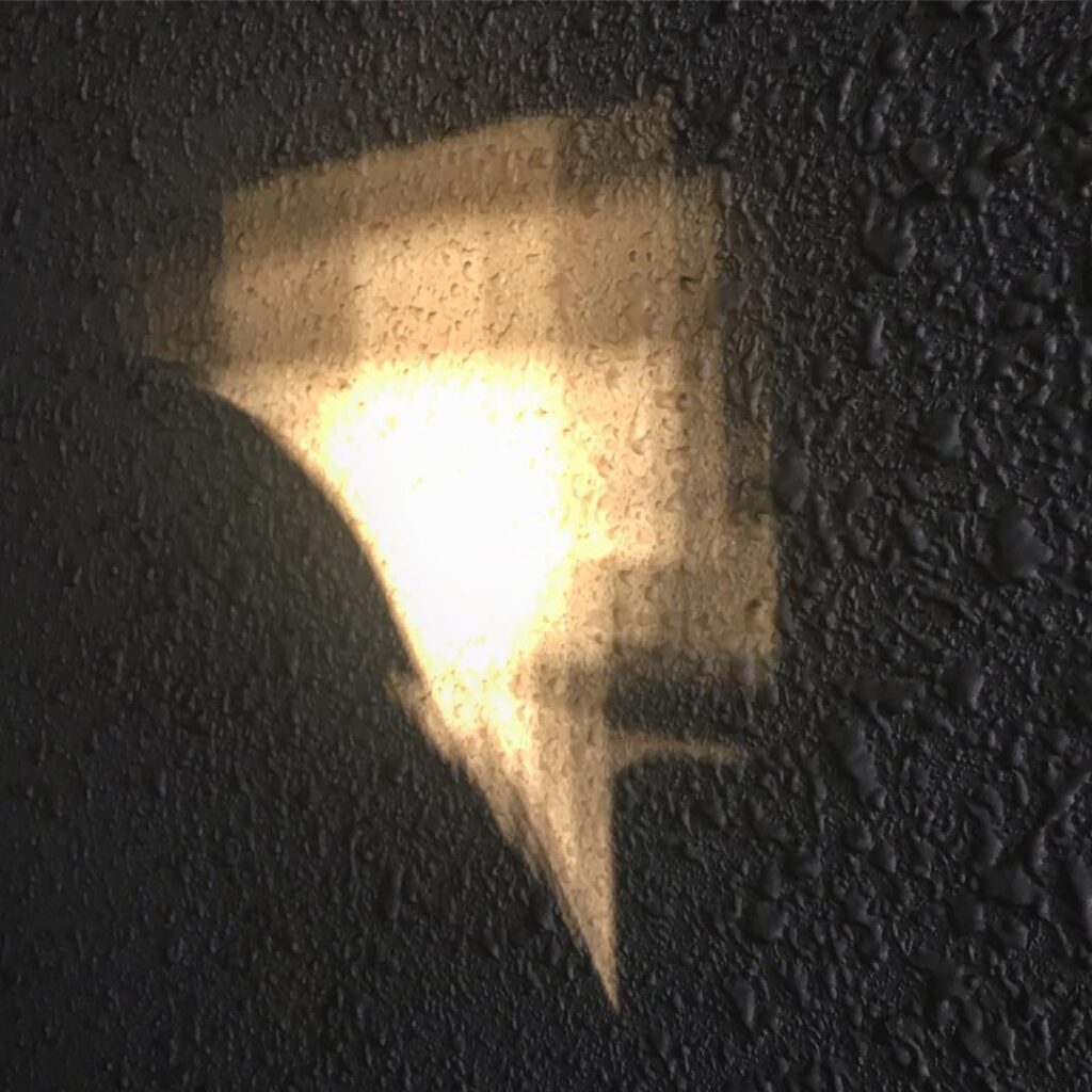『ゲイリー・ヒル 幻想空間体験展』 ワタリウム美術館のイメージ、光